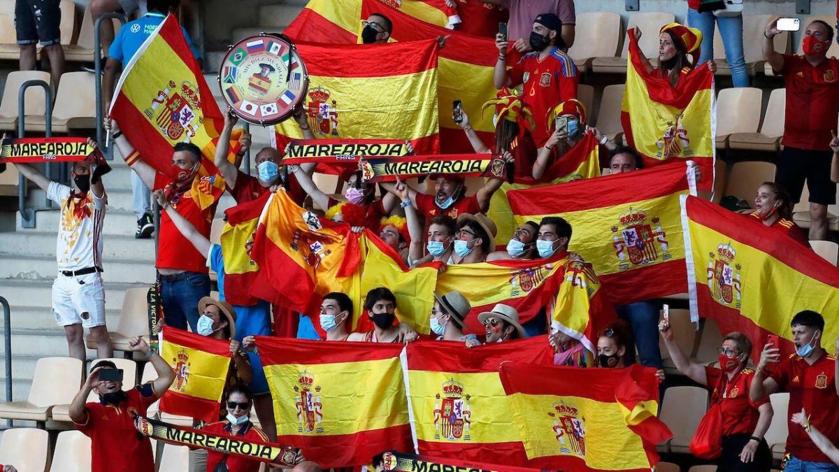 Spanish football fans